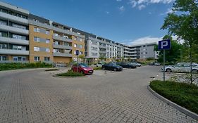 Spacious Apartment Suitable For Remote Work With Balcony & Parking By Noclegi Renters